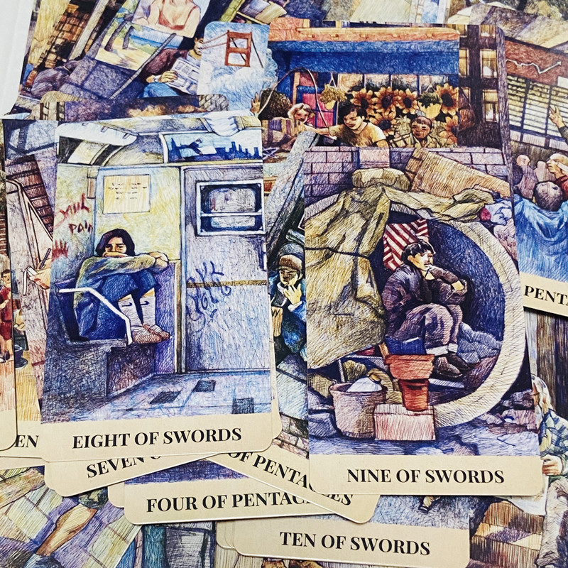 Karty Tarota „Labirynt Miasta” – Tarot Deck With Guidebook recenzja i cena